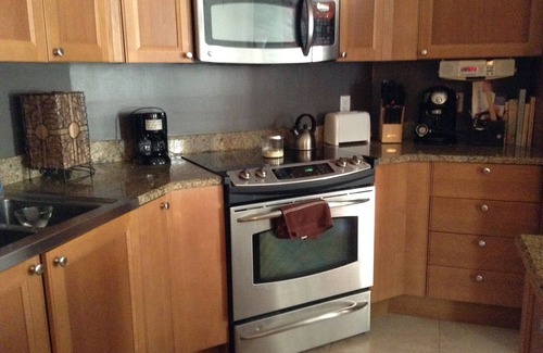 Coral Gables Section Condominio | Elegante y espacioso condominio de Miami 1 BR / 1. 5 BA, piscina! [Min. Contrato de arrendamiento de temporada baja de 6 meses]
