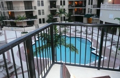 Coral Gables Section Condominio | Elegante y espacioso condominio de Miami 1 BR / 1. 5 BA, piscina! [Min. Contrato de arrendamiento de temporada baja de 6 meses]