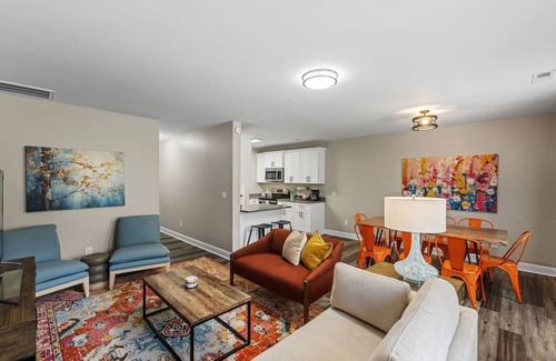Taylors Casa | Stylish & Spacious New-Build, King Beds, Private Patio + Modern Comforts