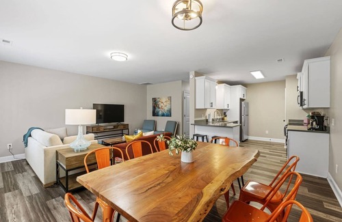Taylors Casa | Stylish & Spacious New-Build, King Beds, Private Patio + Modern Comforts