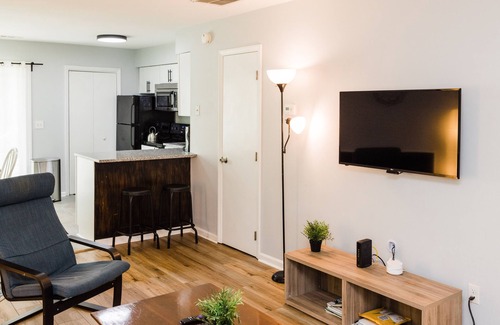 Carrboro Casa | Stylish & Spacious ★ Pets OK ★ Monthly Townhome