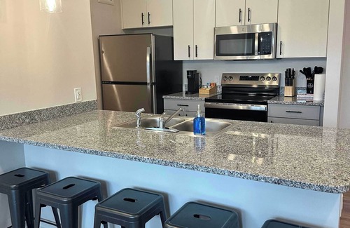 CUF Apartamento | Stylish & Spacious Stay Near The Banks!