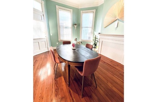 Metropolitan Casa | Stylish, Spacious Starland Victorian Home.