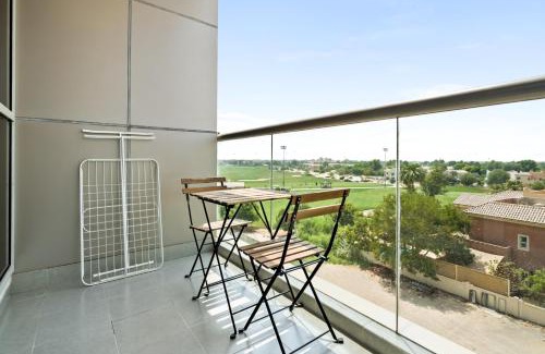 Dubai Sports City Apartamento | Stylish Sports City Studio Golf View Poolgym
