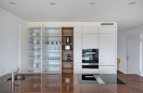 St. Johann Apartamento | Stylish St. Johann 2BR w/ Parking & W/D, nr River, by Blueground
