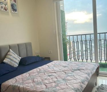 Zirakpur Apartamento | Stylish Stay by Good Vibes Studio