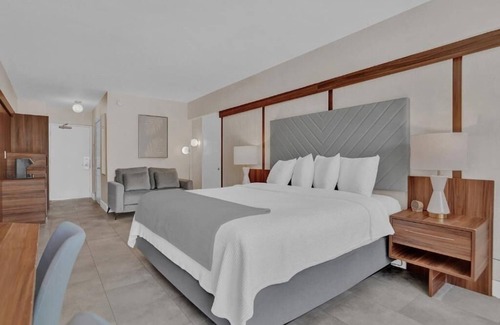 Galt Mile Hotel | Stylish Stay Near Bonnet House – Perfect for Couples or Solo Travelers