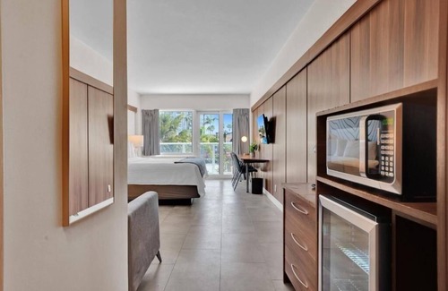Galt Mile Hotel | Stylish Stay Near Bonnet House – Perfect for Couples or Solo Travelers