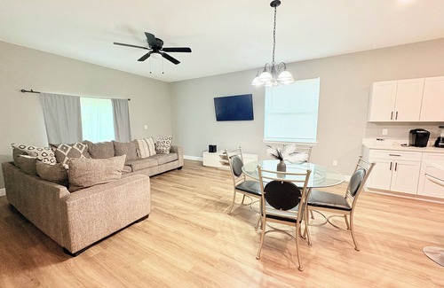 Northwest Orlando Casa | Stylish Stay Near Disney & Universal Sleeps 8