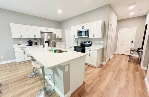 Northwest Orlando Casa | Stylish Stay Near Disney & Universal Sleeps 8
