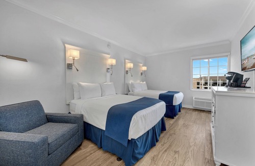 Redevelopment Area Complejo | Stylish Stay near Tin City! 2 Bay View Accommodations! Heated Outdoor Pool!