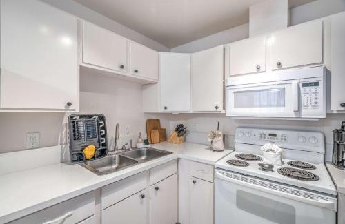 Las Vegas Casa | Stylish Stay Near Vegas Strip Sleeps 6