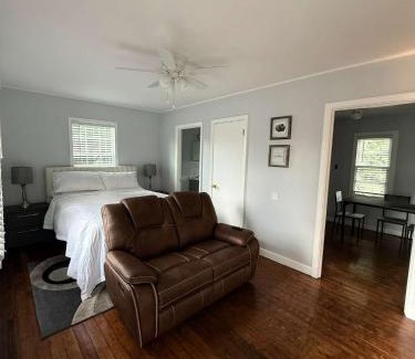 Lafayette Apartamento | Stylish Stay on Elizabeth-near to Cafes and Music