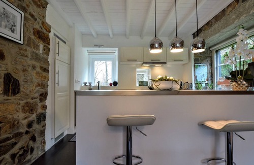 Niveze Casa | Estancia elegante con piscina en Jalhay