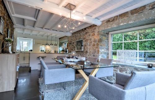 Niveze Casa | Stylish Stay with Pool, Jalhay