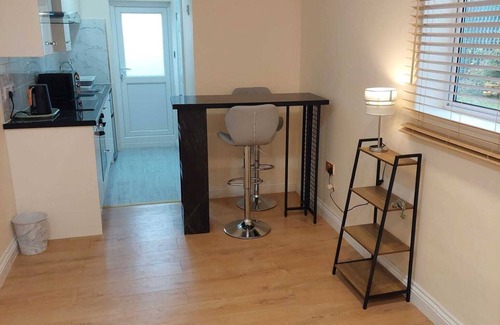 Cherry Hinton Apartamento | Stylish studio apartment. Close to all local amenities.