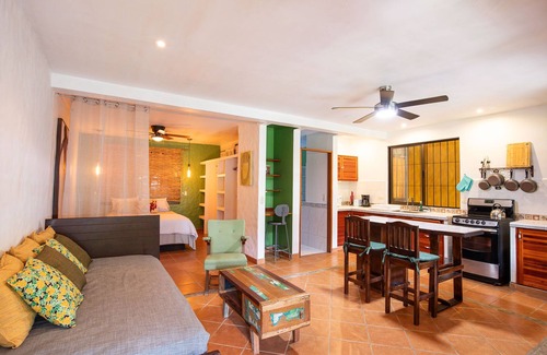 Valle Pura Vida Apartamento | Stylish studio apt with a veranda, parking and full kitchen. For 2-3 people.