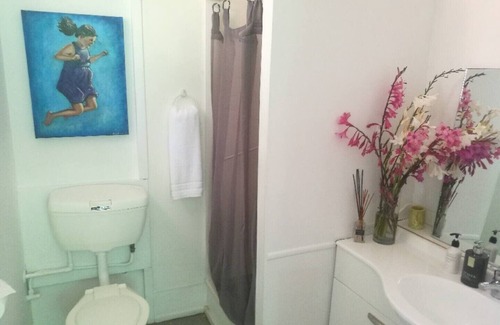 Onetangi Apartamento | Stylish Studio By the Beach!