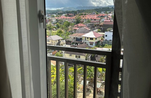 Talisay Condominio | Stylish Studio Hideaway, Talisay City, WiFi + AC
