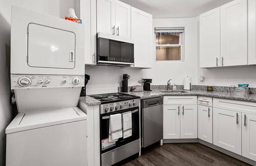 Bloomingdale Cama Y Desayuno | Stylish Studio in Bloomingdale!