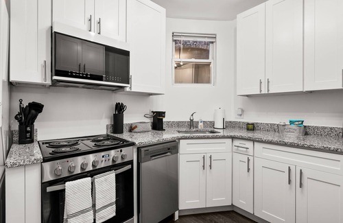 Bloomingdale Cama Y Desayuno | Stylish Studio in Bloomingdale!