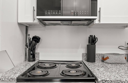 Bloomingdale Cama Y Desayuno | Stylish Studio in Bloomingdale!