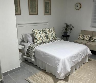 Germiston Apartamento | Stylish Studio in Hazel Park