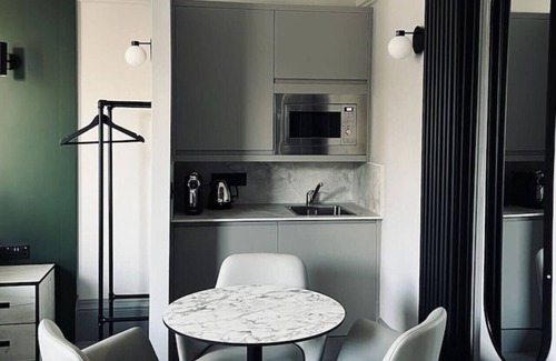 Innerleithen Apartamento | Stylish studio-king & twin, en-suite, kitchenette (room 4)
