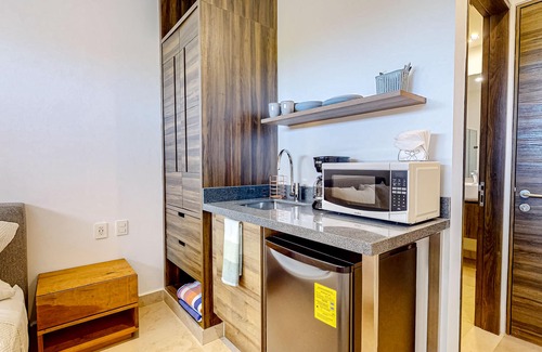 Akumal Apartamento | Stylish studio near beach with rooftop pool, partial AC, & free WiFi