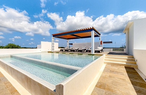 Akumal Apartamento | Stylish studio near beach with rooftop pool, partial AC, & free WiFi
