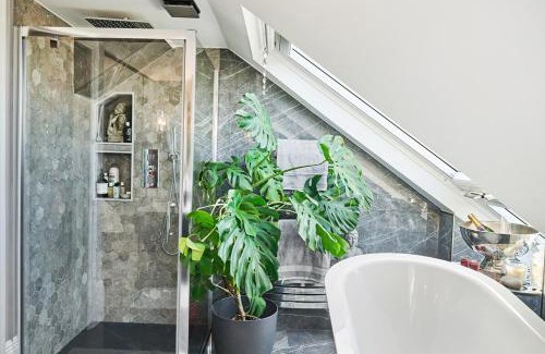 Knight's Hill Apartamento | Stylish studio Near central