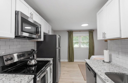 East Raleigh Apartamento | Stylish studio ~ Self Check-In & Fast WiFi Near Downtown Raleigh