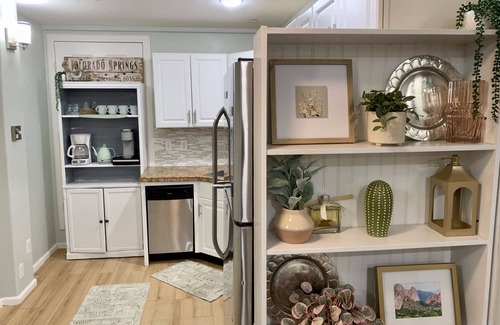 Colorado Springs Apartamento | Stylish Studio in Old Colorado City-Shops and Dining Only Steps Away!