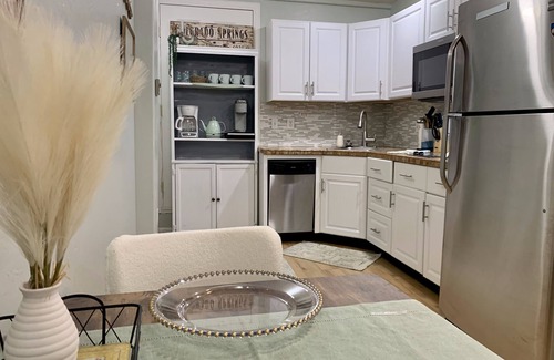 Colorado Springs Apartamento | Stylish Studio in Old Colorado City-Shops and Dining Only Steps Away!