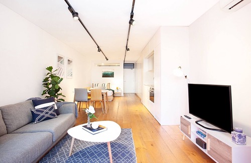 Ultimo Apartamento | Stylish Studio with Balcony near Darling Square
