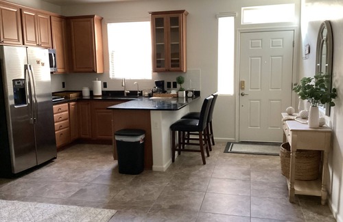Tucson Apartamento | Stylish studio with kitchenette, Private entry. Fast Wi-Fi. & Near to hospitals,