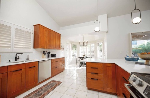 Pecos West Casa | Stylish & Sunny with Heated Pool in the Foothills!