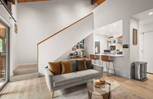 Dollar Point Condominio | Stylish Tahoe City Townhome | Updated 2BR + Loft Near Lake, Trails & Dining