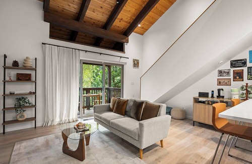Dollar Point Condominio | Stylish Tahoe City Townhome | Updated 2BR + Loft Near Lake, Trails & Dining