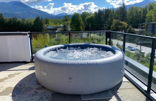 Squamish Casa | Stylish Three Bedroom Townhome