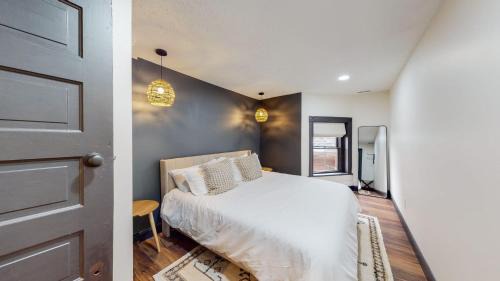 Old Louisville Apartamento | Stylish Top Floor 2 kings full bathroom with tub