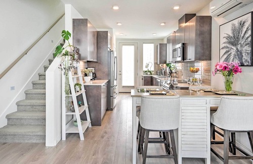 Whittier Heights Casa | NEW! Sleek Townhome in Ballard w/ Rooftop Deck!