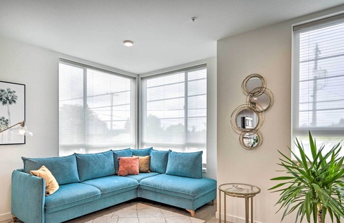 Whittier Heights Casa | NEW! Sleek Townhome in Ballard w/ Rooftop Deck!