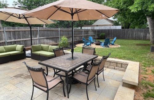 Central Arlington Casa | Stylish townhome near AT&T Stadium, Globe Life, Six Flags & More