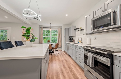 Maple Hill Casa | Stylish Townhome | Perfect for Family Gatherings & Events