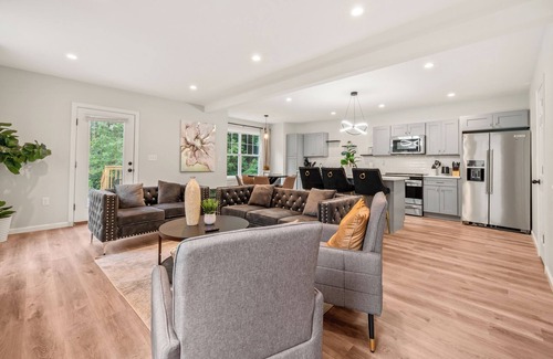 Maple Hill Casa | Stylish Townhome | Perfect for Family Gatherings & Events
