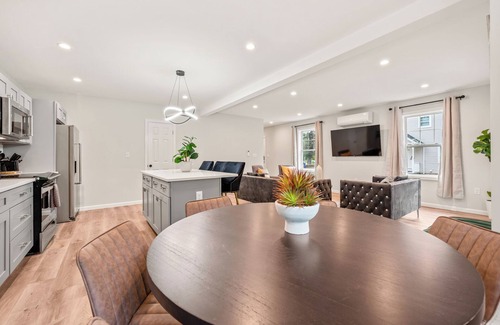Maple Hill Casa | Stylish Townhome | Perfect for Family Gatherings & Events