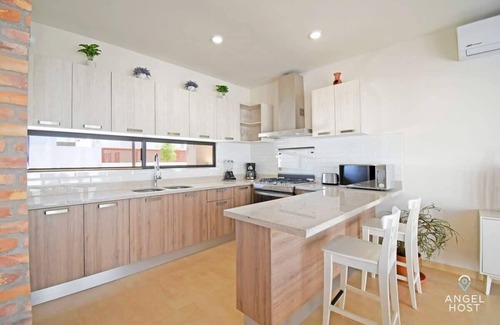 La Paz Apartamento | Stylish Townhome Private Patio Parking Pool Onsite
