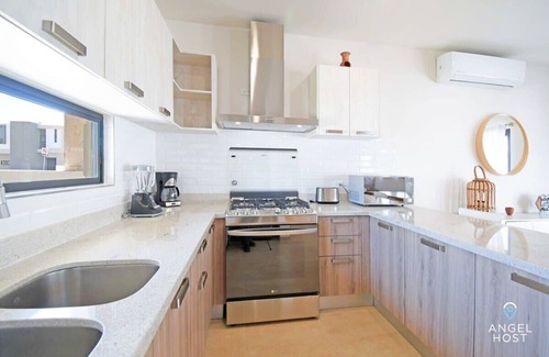 La Paz Apartamento | Stylish Townhome Private Patio Parking Pool Onsite