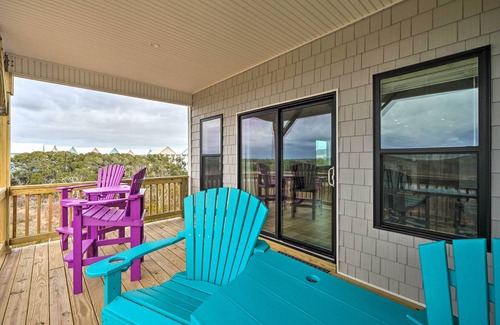 Surf City Apartamento | Stylish Townhome w/ Balconies & Tesla Charger!